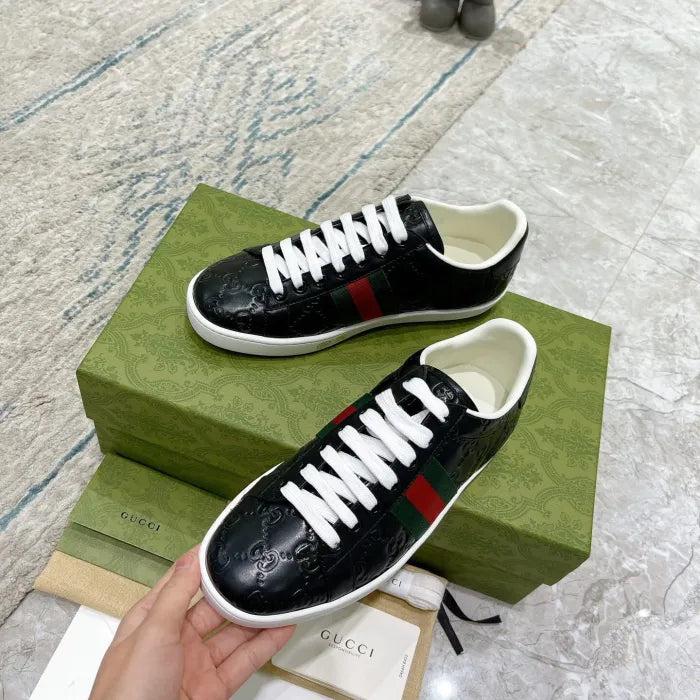SNEAKERS 16