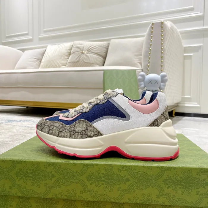 SNEAKERS 26