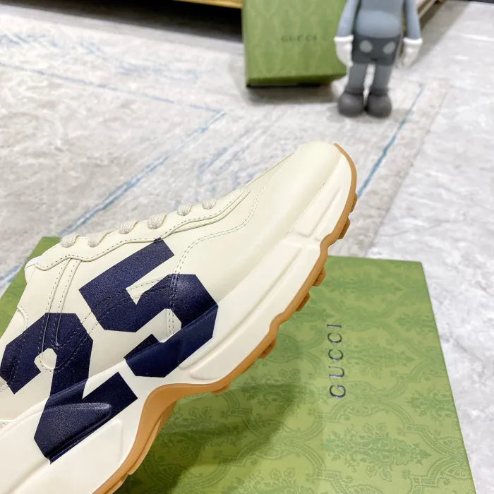 SNEAKERS 26