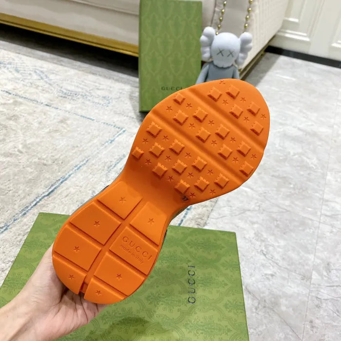 SNEAKERS 26