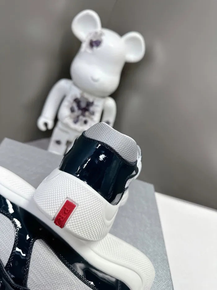P - SNEAKERS