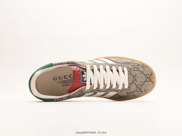 SNEAKERS 21