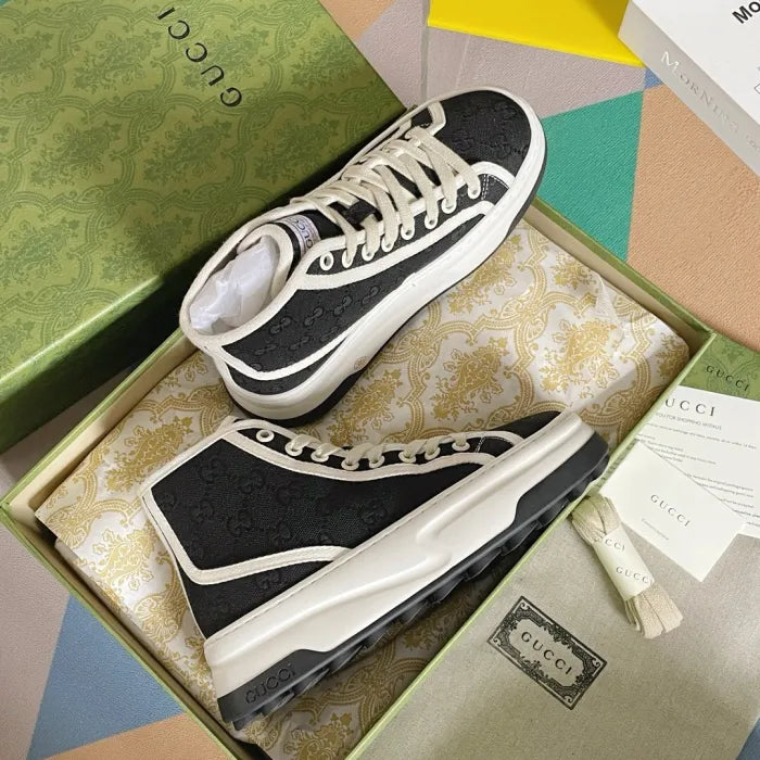 SNEAKERS 13