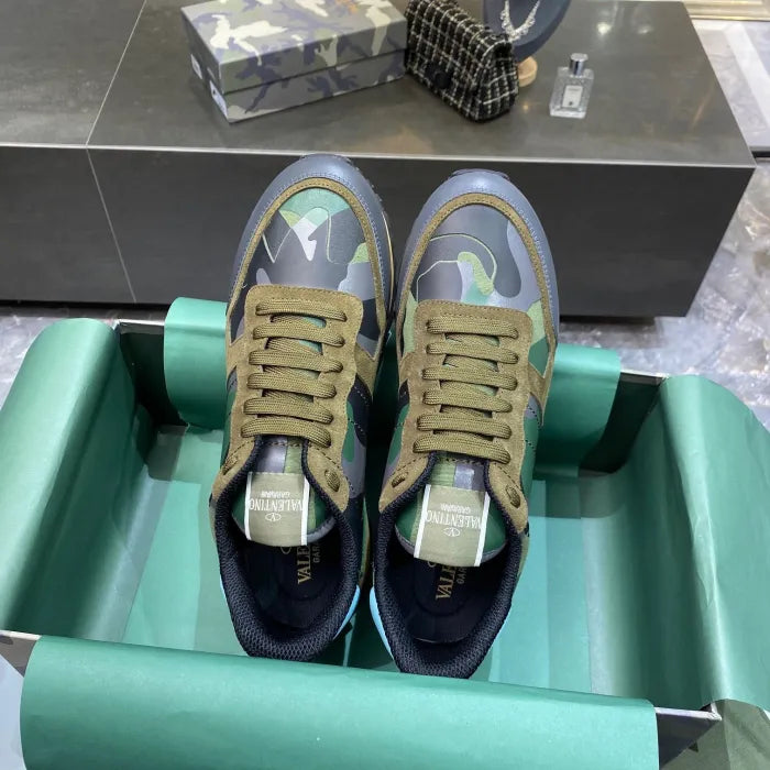 V - SNEAKERS