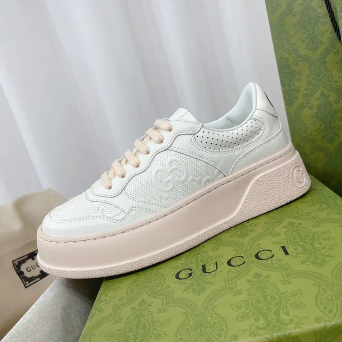 SNEAKERS 23