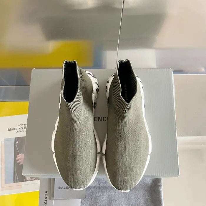B - SNEAKERS