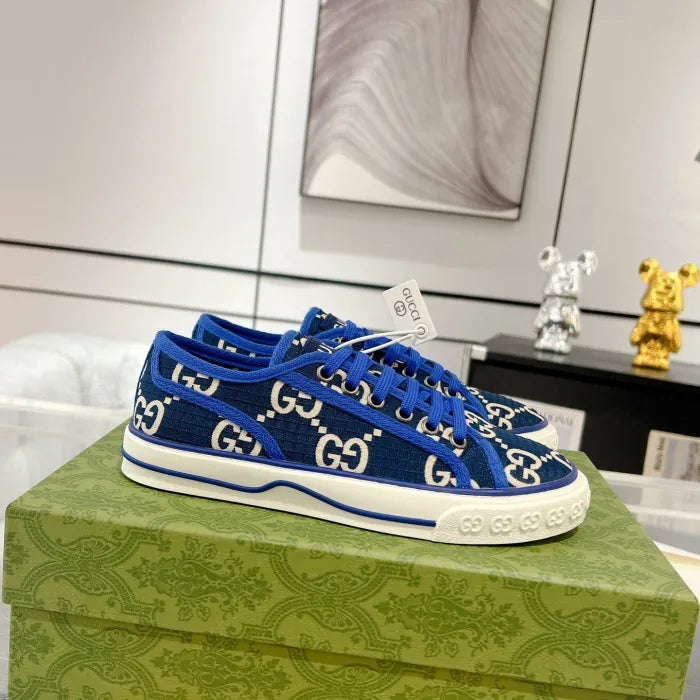 SNEAKERS 09