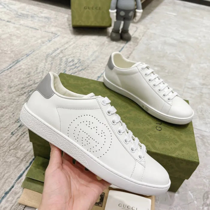SNEAKERS 21