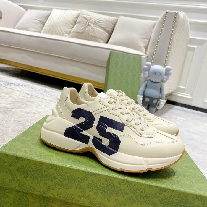 SNEAKERS 26