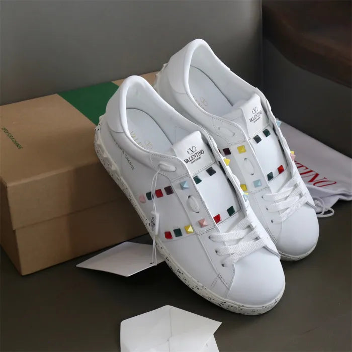 V - SNEAKERS