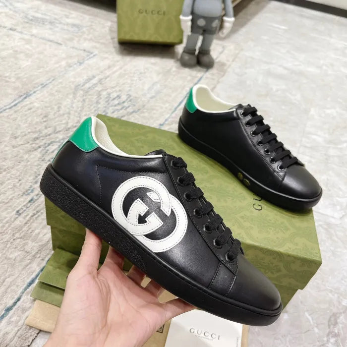SNEAKERS 16