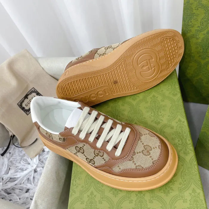 SNEAKERS 23