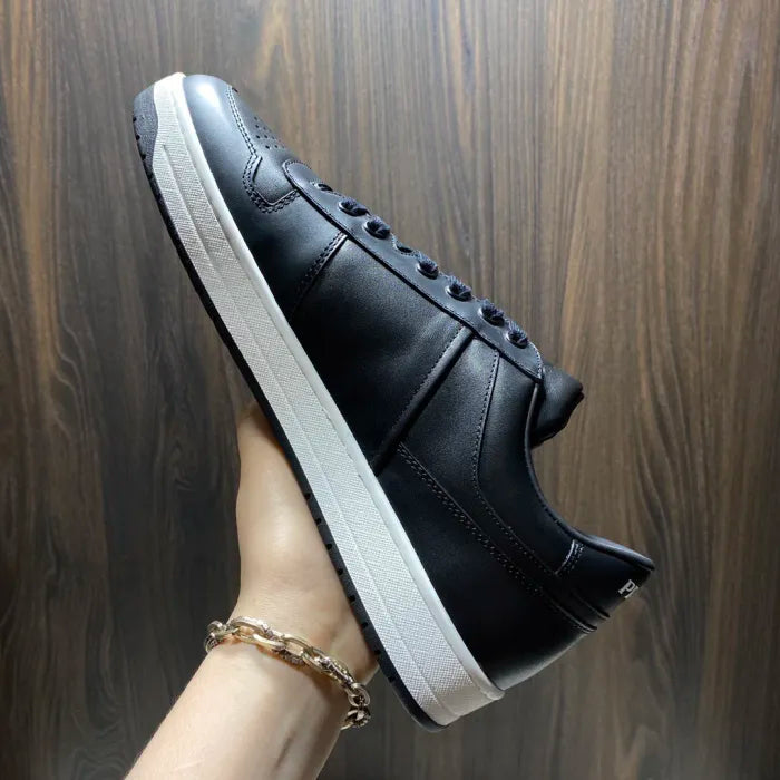 P - SNEAKERS