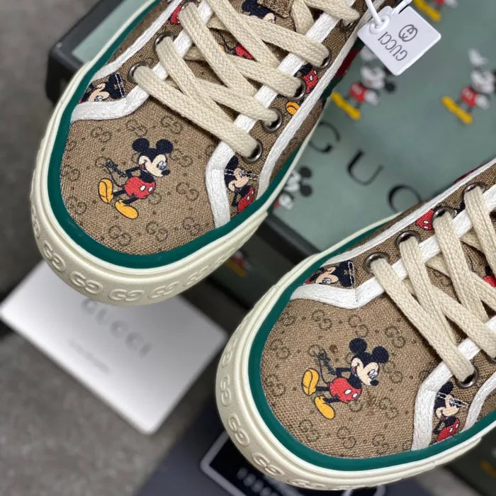 SNEAKERS 14