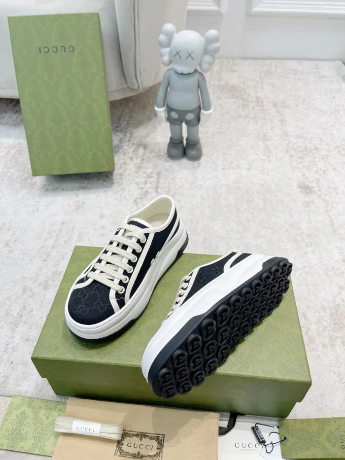 SNEAKERS 04