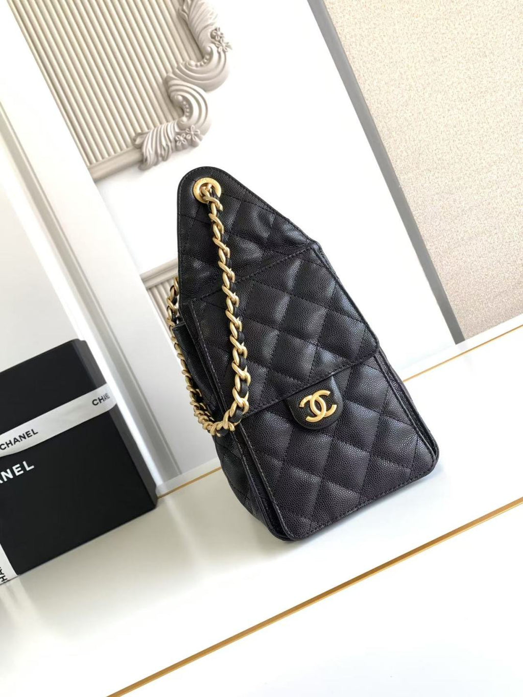 25 Small Handbag Grained Calfskin & Gold-Tone Metal Bag