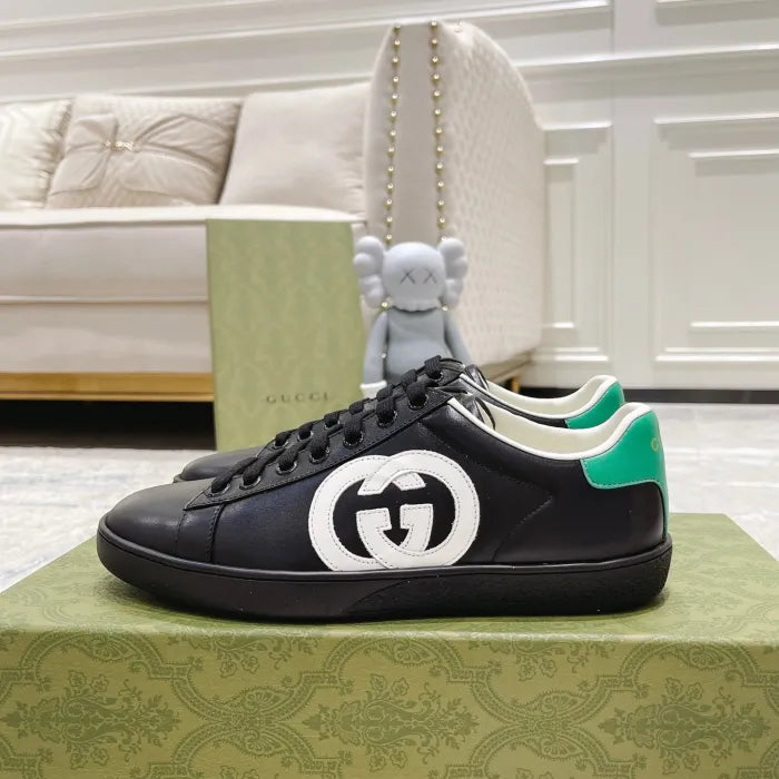 SNEAKERS 16