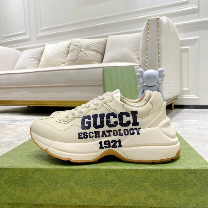 SNEAKERS 26