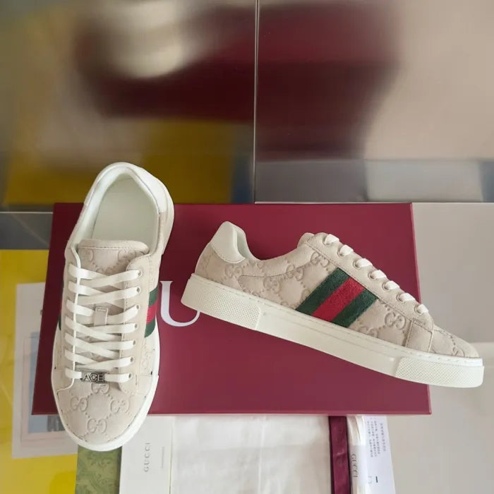 SNEAKERS 17