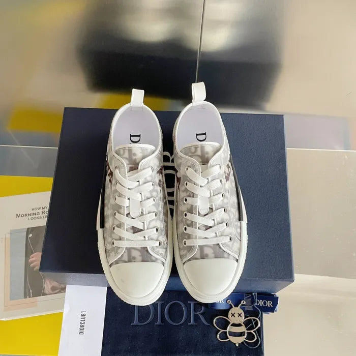 D - SNEAKERS