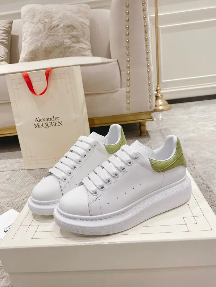 A - SNEAKERS
