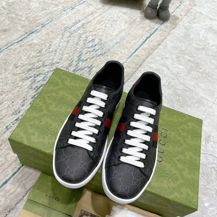 SNEAKERS 16
