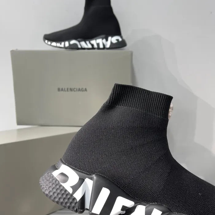 B - SNEAKERS
