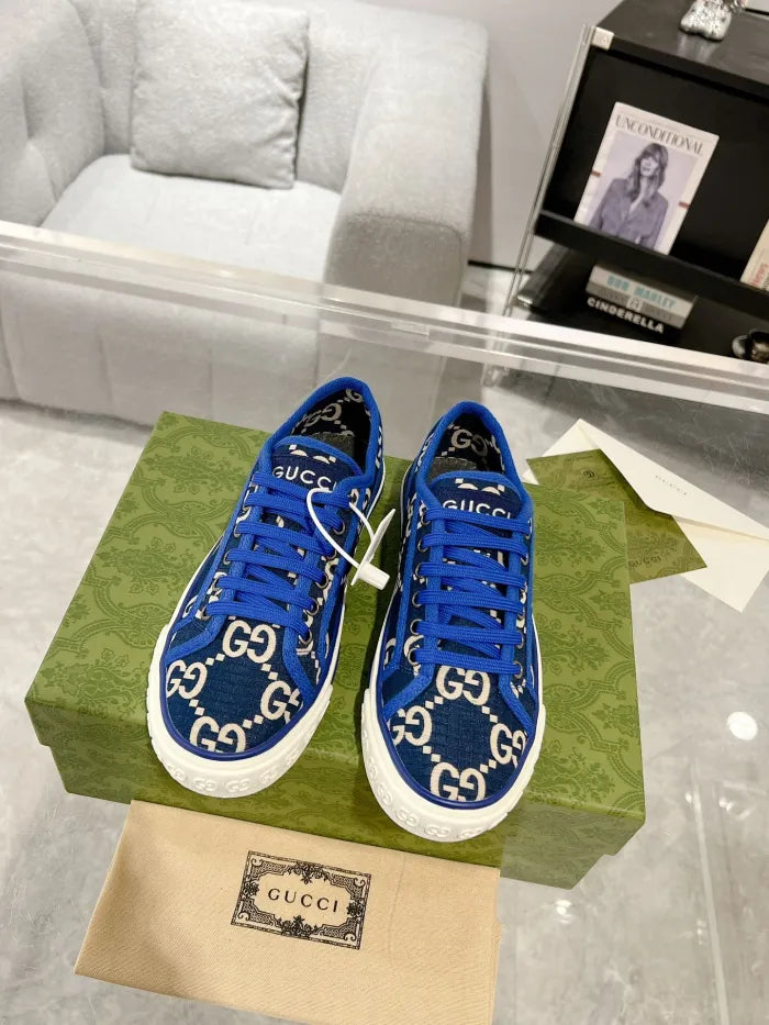 SNEAKERS 09
