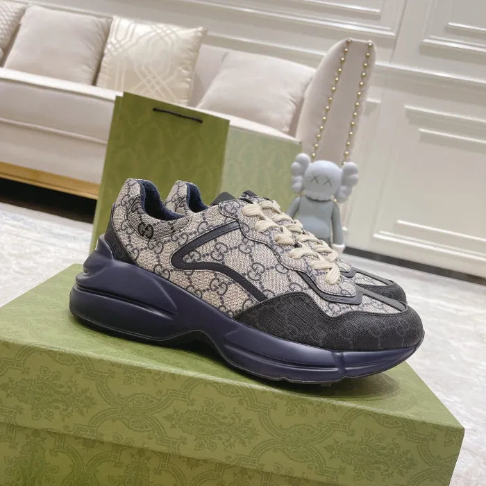 SNEAKERS 26