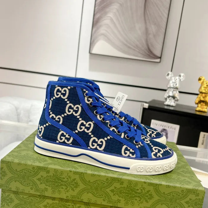 SNEAKERS 01