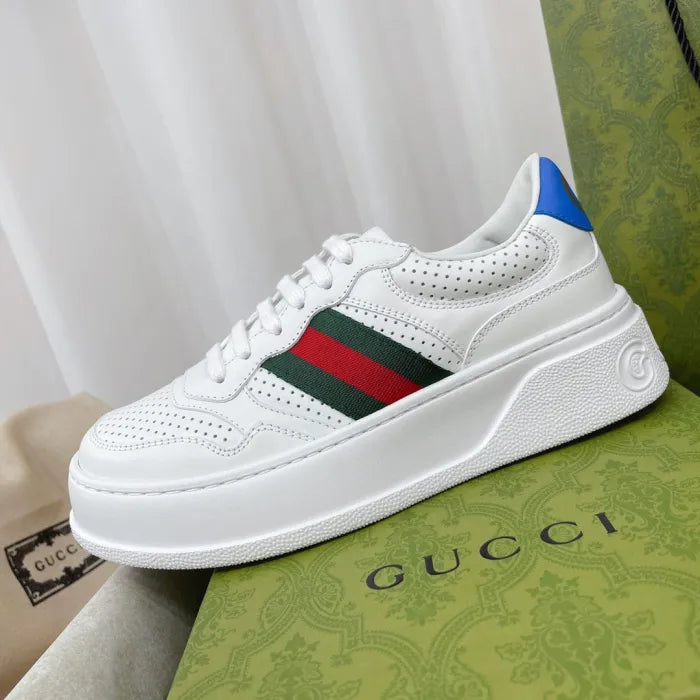 SNEAKERS 23