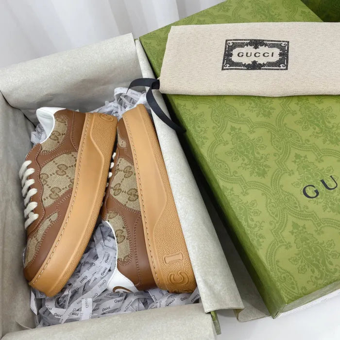 SNEAKERS 23