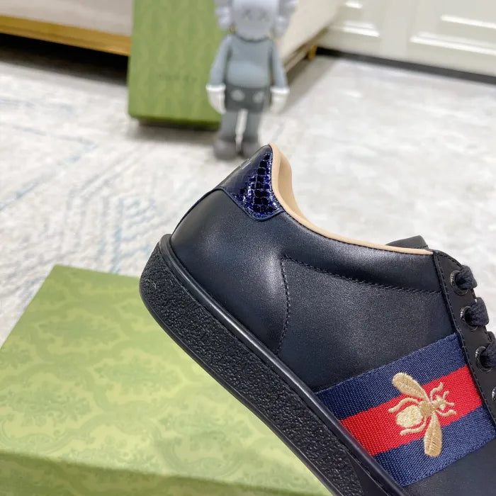 SNEAKERS 16