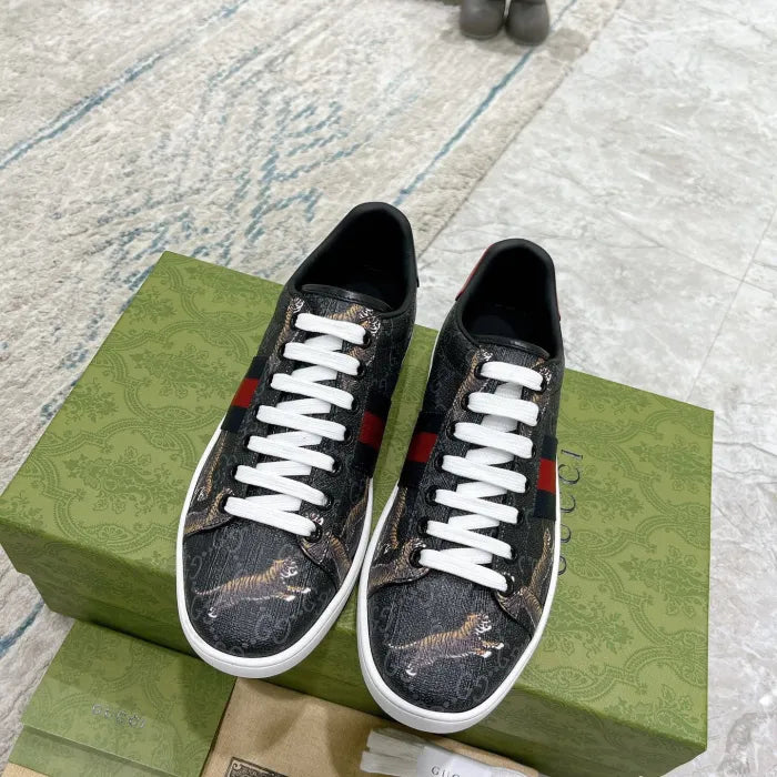 SNEAKERS 16