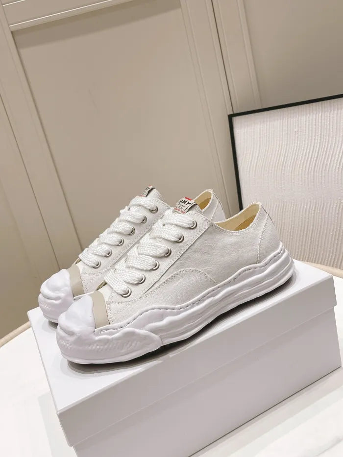 A - SNEAKERS