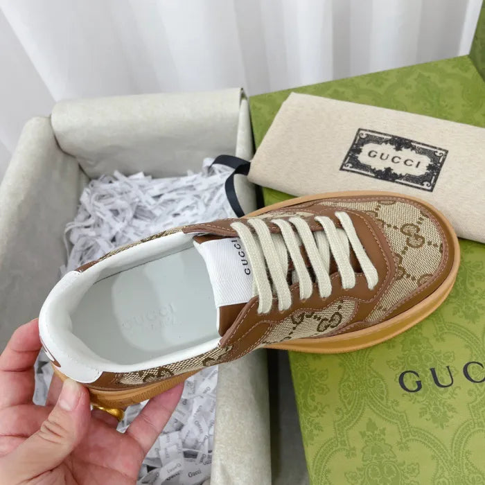 SNEAKERS 23