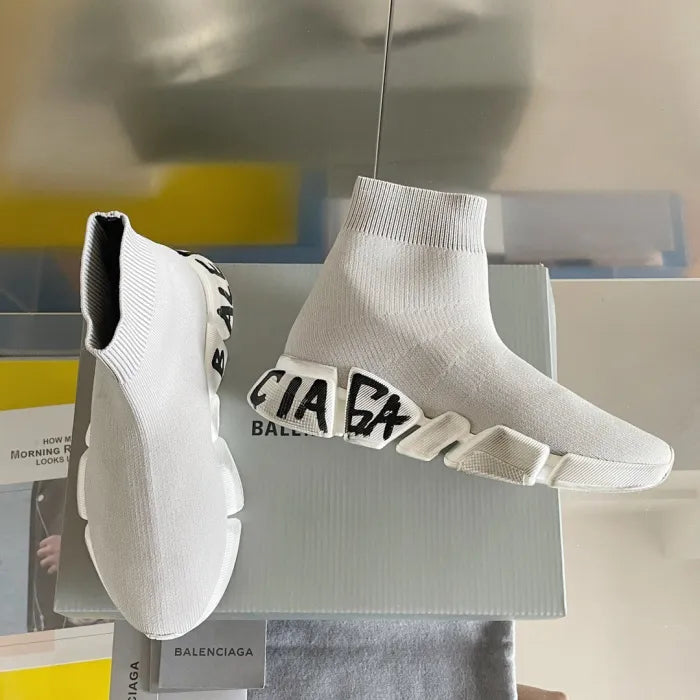 B - SNEAKERS