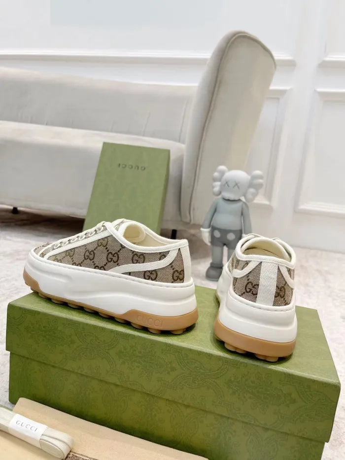 SNEAKERS 28
