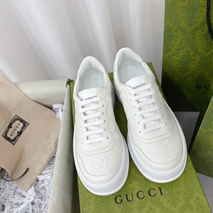 SNEAKERS 23