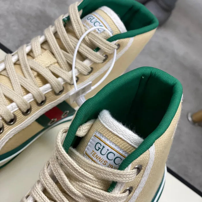 SNEAKERS 14