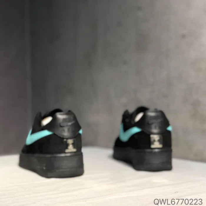 N - SNEAKERS