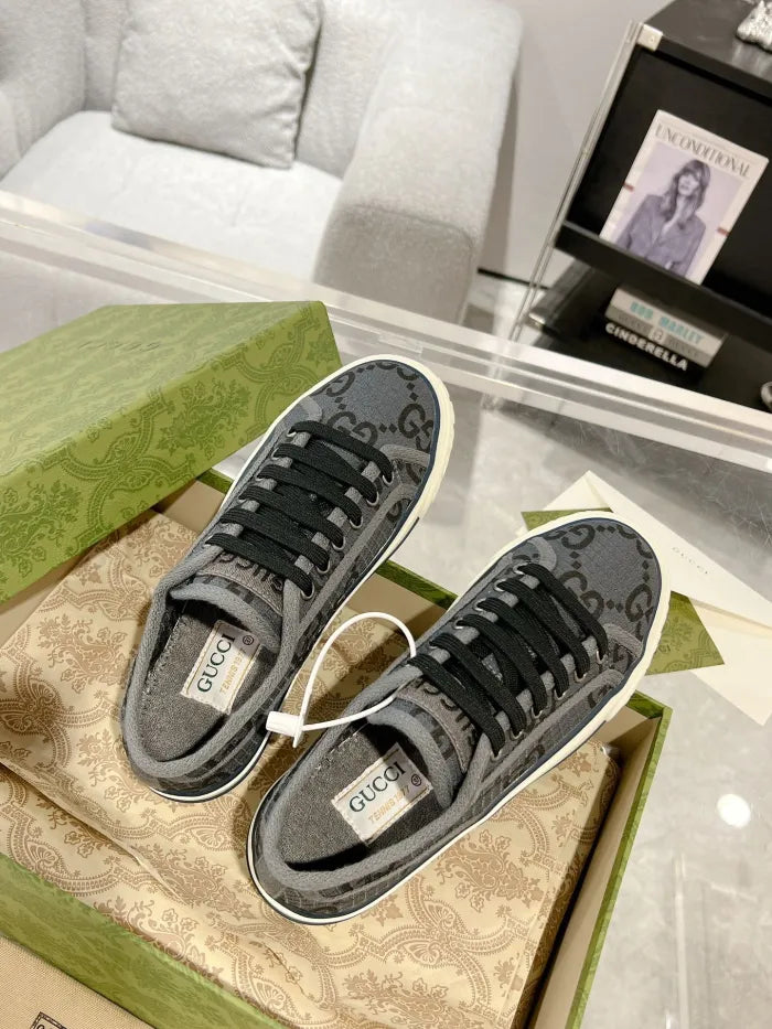 SNEAKERS 22