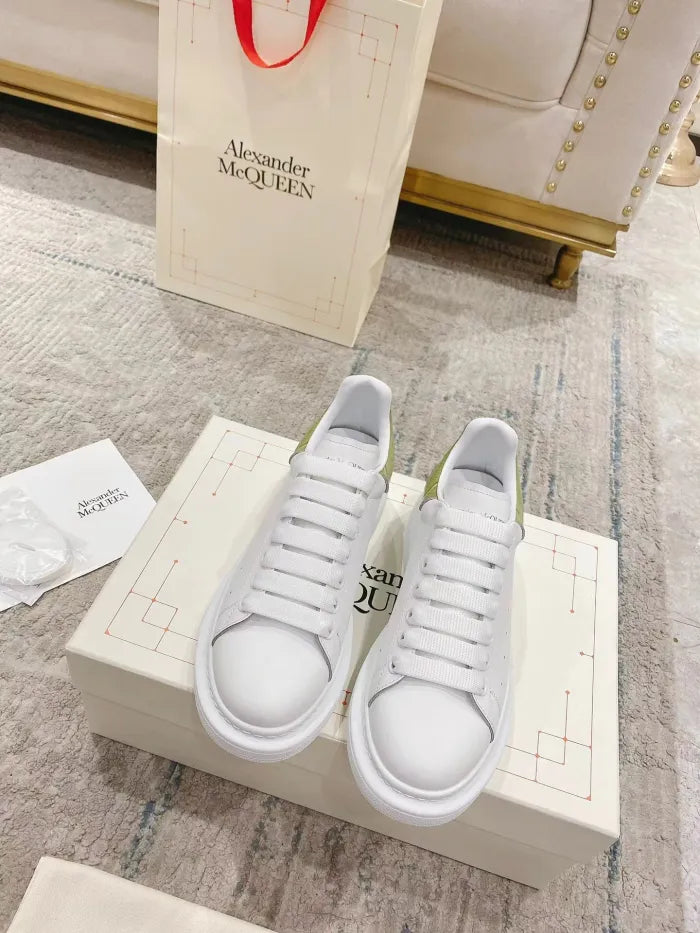 A - SNEAKERS