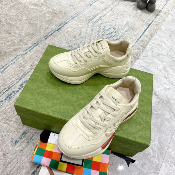 SNEAKERS 06
