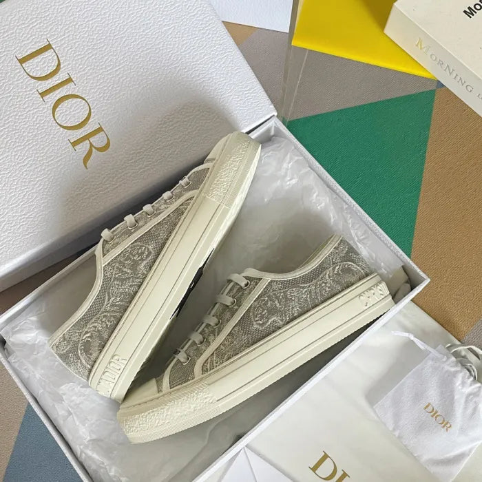 D - SNEAKERS