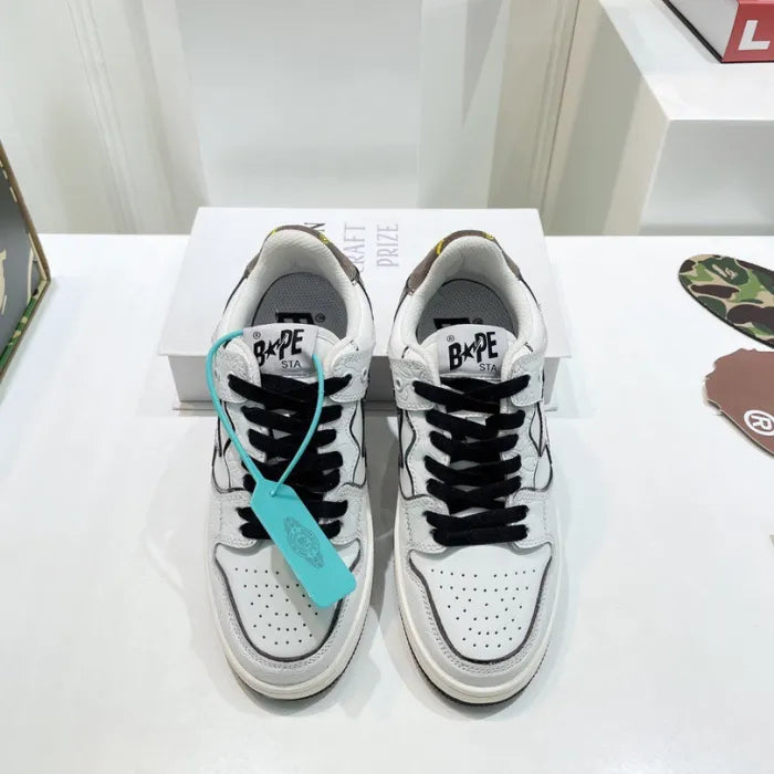 B - SNEAKERS