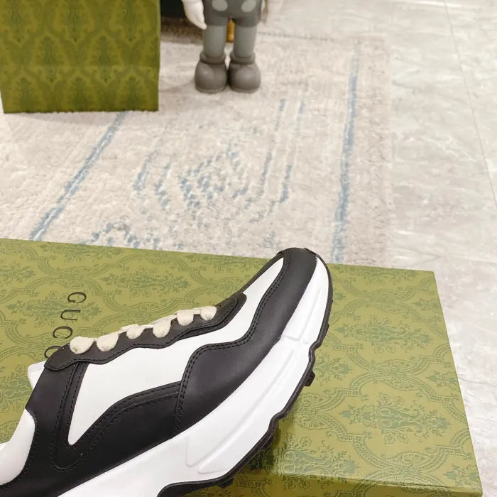 SNEAKERS 06
