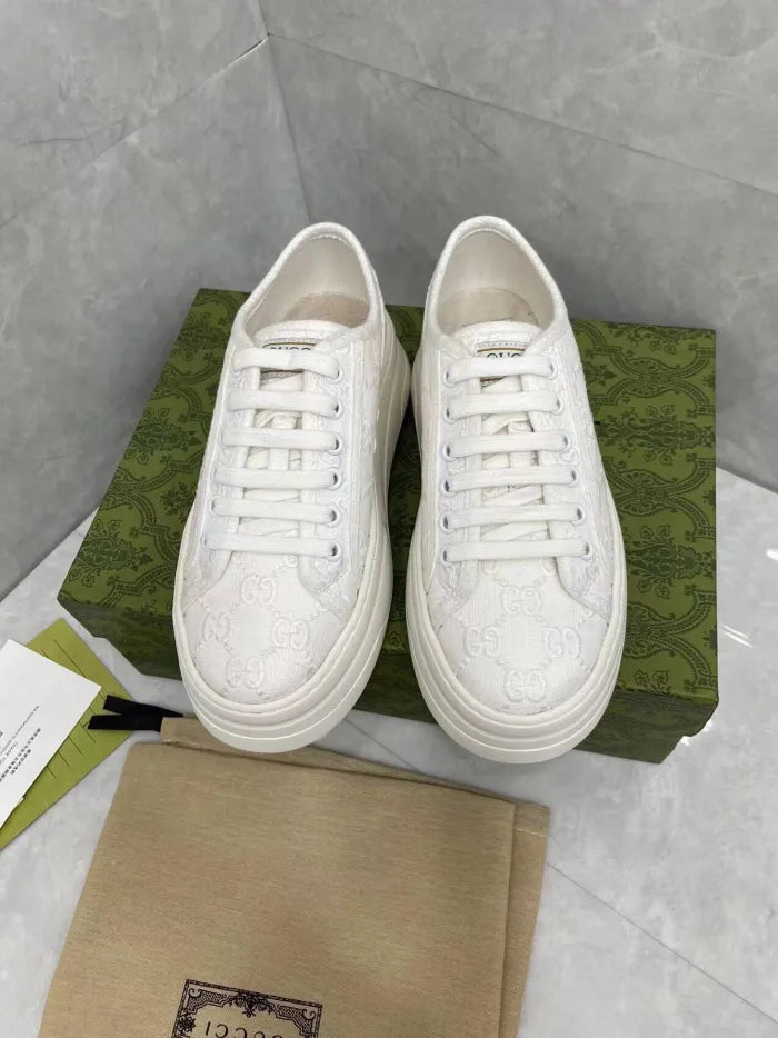 SNEAKERS 03