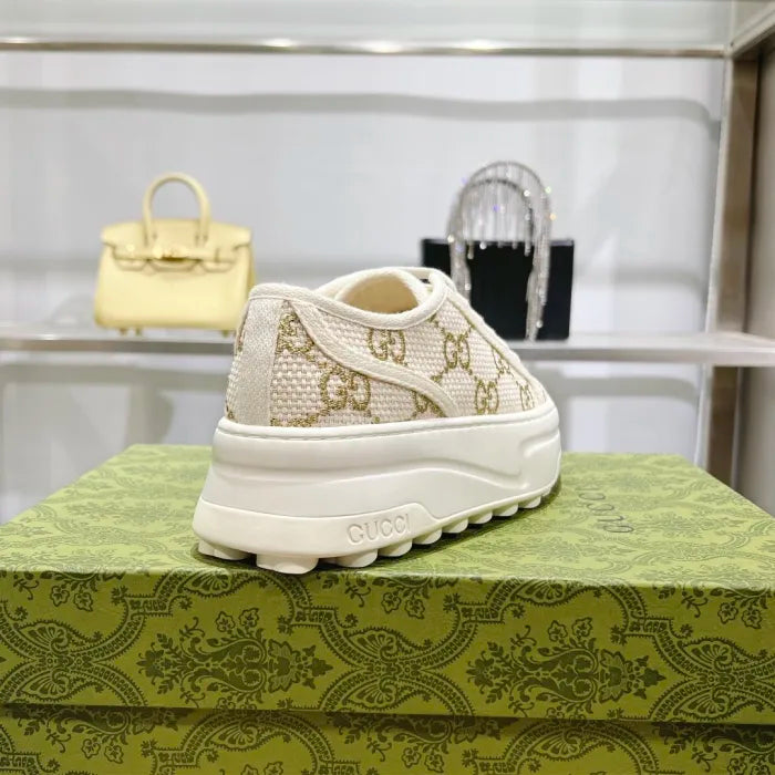 SNEAKERS 08