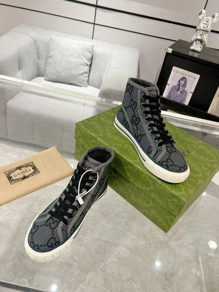 SNEAKERS 25